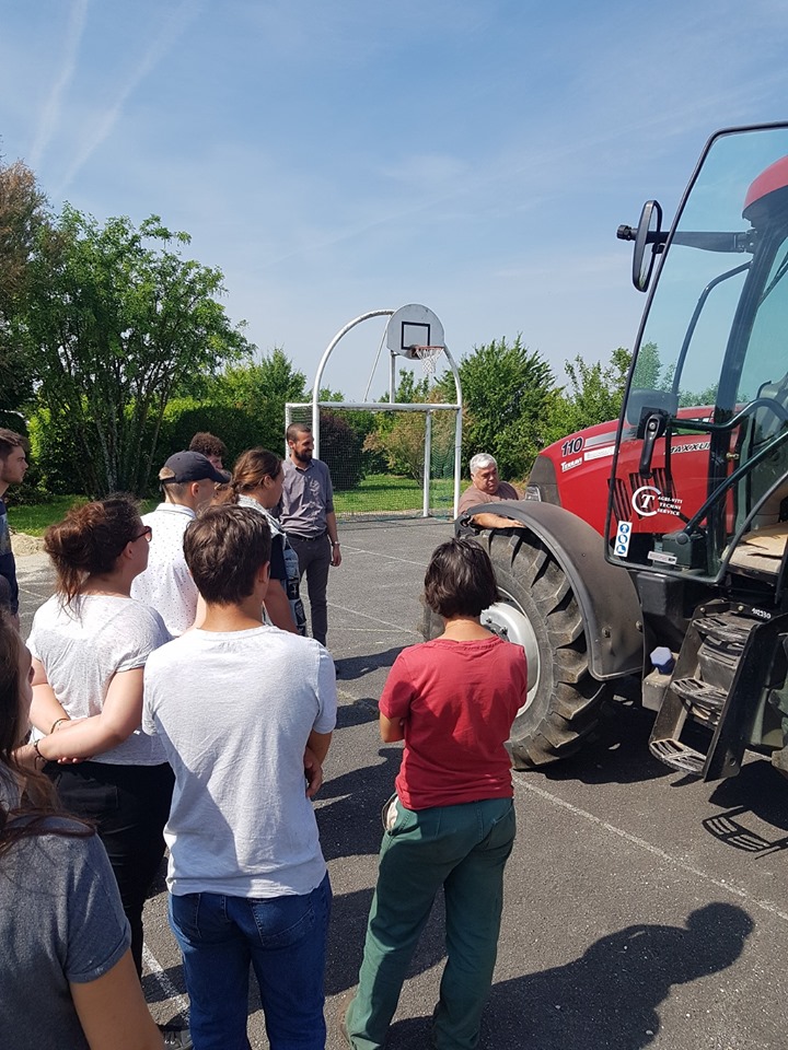 Lire la suite à propos de l’article Une journée de conduite du tracteur